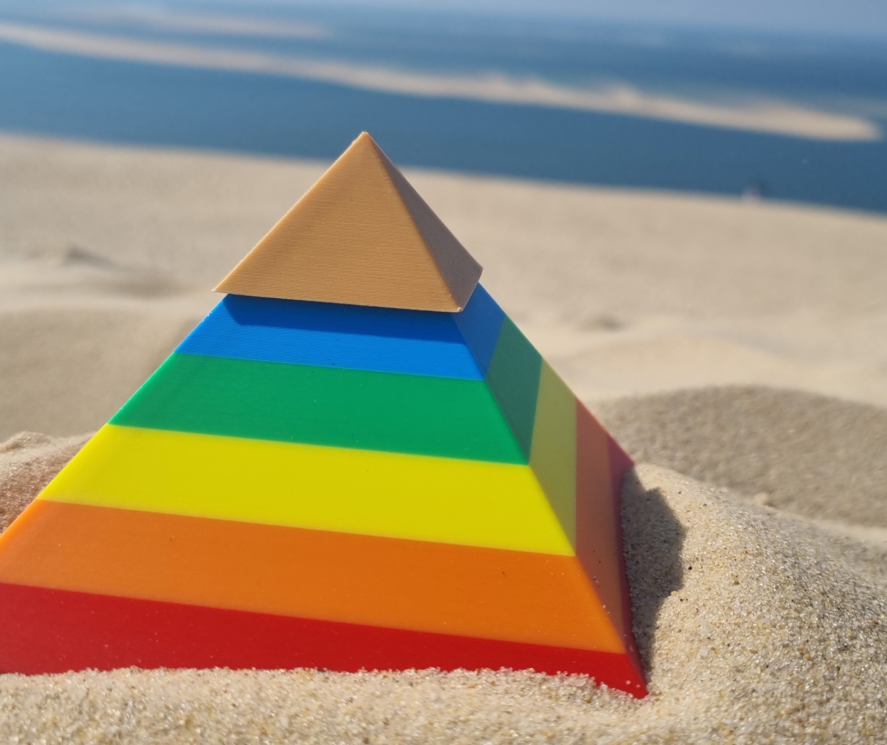 Pyramide Arc-en-Ciel — concept HELP